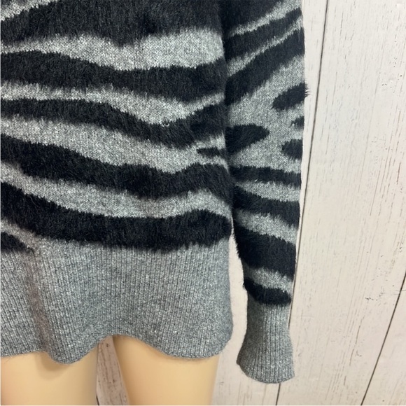 TS Twine and String Gray Animal Print Fuzzy Sweater Size Medium - Picture 9 of 12